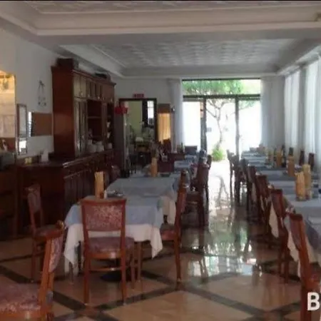 La Perla Hotel 2*